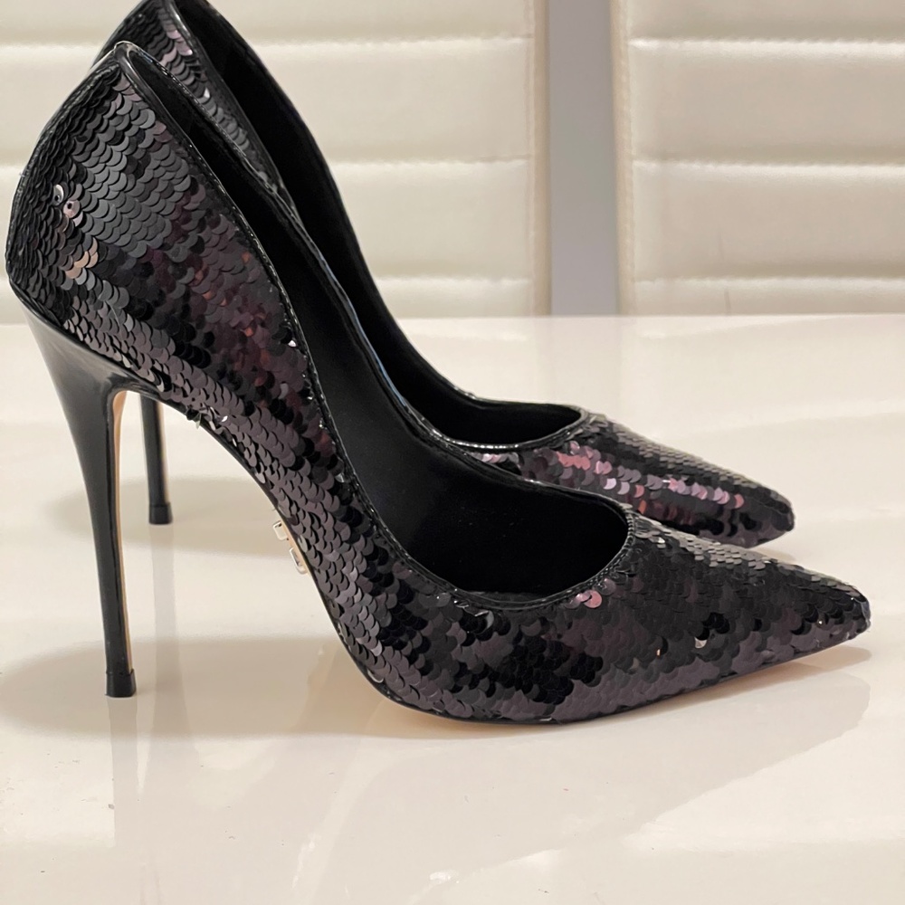 Brand New Carrano Pumps Size 7